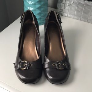 Maurice’s size 10 buckled back low heel